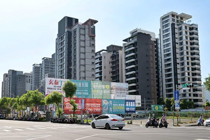 報廣批數回升，連假來客持平